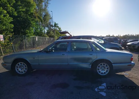 2002 Jaguar Xj8 z USA, uszkodzony, nr VIN SAJDA14C22LF44353